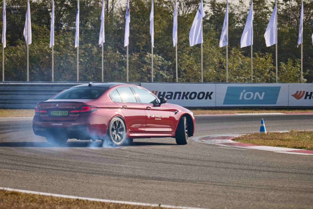 BMW-M-Racetrack-Training-1-1024x683 BMW เร่งเครื่องรับปี 2568 ให้เติบโตขึ้นด้วยทัพรถใหม่ และยกระดับบริการล้ำสมัย