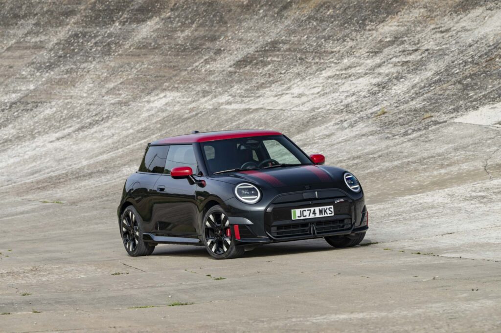 The-first-ever-MINI-John-Cooper-Works-Electric-1024x682 BMW เร่งเครื่องรับปี 2568 ให้เติบโตขึ้นด้วยทัพรถใหม่ และยกระดับบริการล้ำสมัย