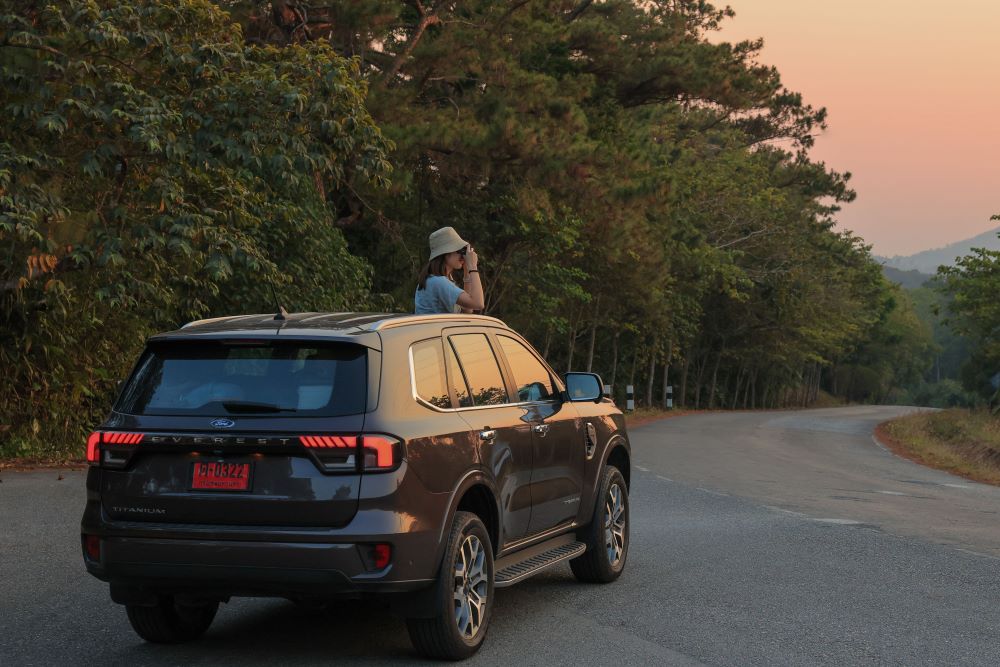 ฟอร์ด-เอเวอเรสต์-มาพร้อมหลังคา-Panoramic-Moonroof-2 5 ฟีเจอร์อุ่นใจใน Ford Everest ขานรับเทรนด์รักตัวเอง