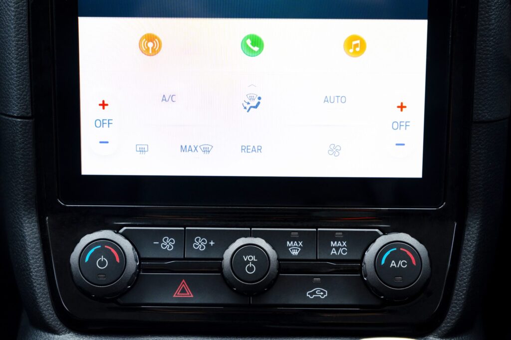 Ford-Everest-Sport-SIP_AC-Control-1024x682 Ford Everest Sport Special Edition ดุดันสไตล์สปอร์ต ฟีเจอร์แน่น ในราคาคุ้มค่า