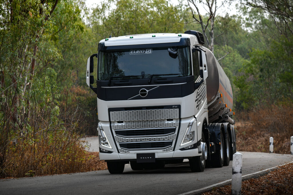 Volvo-Truck-Euro-5-1004-1024x683 Volvo Truck เปิดตัวรถบรรทุกมาตรฐานยูโร 5 อย่างเป็นทางการ