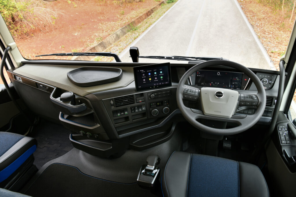 Volvo-Truck-Euro-5-1072-1024x683 Volvo Truck เปิดตัวรถบรรทุกมาตรฐานยูโร 5 อย่างเป็นทางการ
