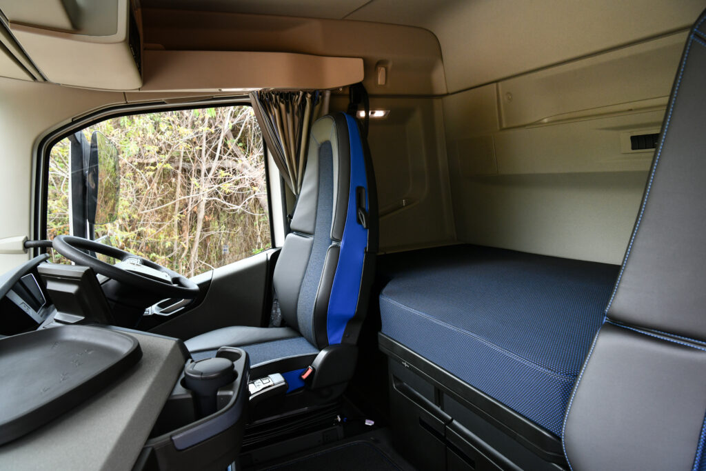 Volvo-Truck-Euro-5-1085-1024x683 Volvo Truck เปิดตัวรถบรรทุกมาตรฐานยูโร 5 อย่างเป็นทางการ