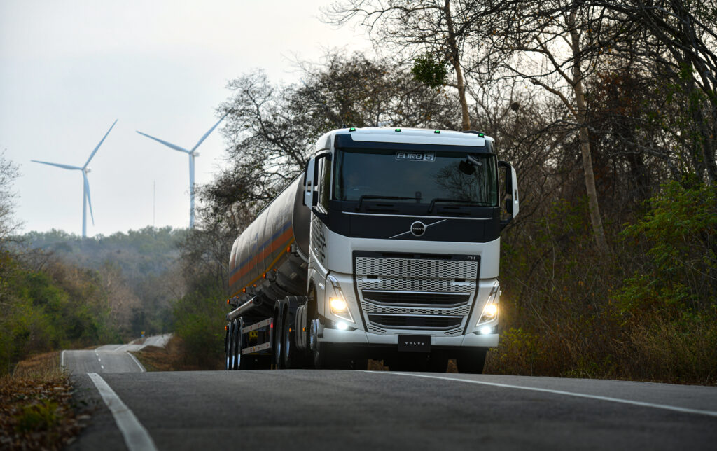 Volvo-Truck-Euro-5-1235-1024x644 Volvo Truck เปิดตัวรถบรรทุกมาตรฐานยูโร 5 อย่างเป็นทางการ