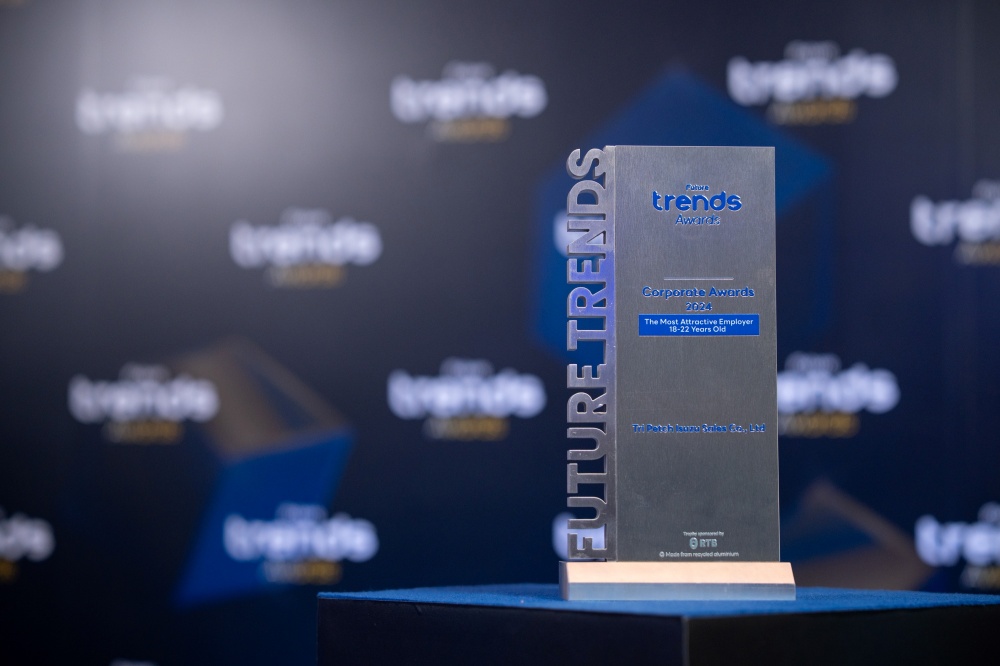 batch_5.-Award-Trophy-2 ตรีเพชรอีซูซุเซลส์ สุดยอดองค์กรชั้นนำที่คนรุ่นใหม่อยากทำงานด้วย