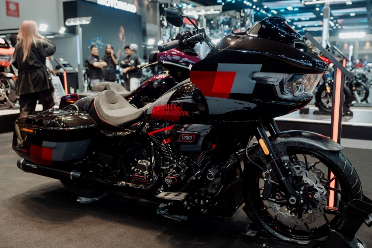 batch_CVO-Road-Glide-ST Harley-Davidson เผยโฉมไลน์อัพรุ่นปี 2025 กลางงาน Motor Show 2025
