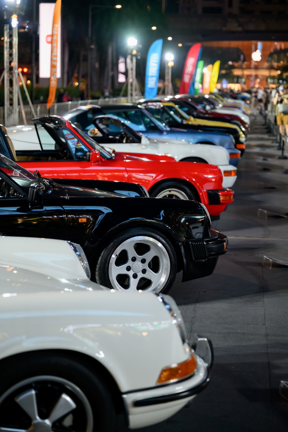 batch_Das-Treffen-Roofless-Pop-up7 Das Treffen: Roofless เสน่ห์เหนือกาลเวลาของรถสปอร์ตเปิดประทุนชวนสะกดสายตากลางกรุงเทพฯ