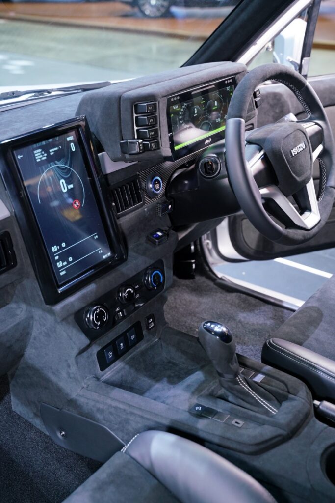 batch_ISUZU-DRAGONMAX-8-683x1024 Isuzu ส่งยนตรกรรใหม่สุดล้ำ และโมดิฟายคาร์หลากรุ่นในงาน Motor Show 2025