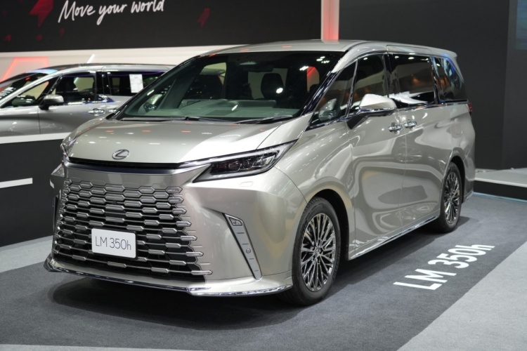 batch_LM-350h-500h-01 Lexus ขนทัพยนตรกรรมขุมพลังหลากหลาย พร้อมมอบประสบการณ์สุดเอ็กซ์คลูซีฟในงาน Motor Show 2025