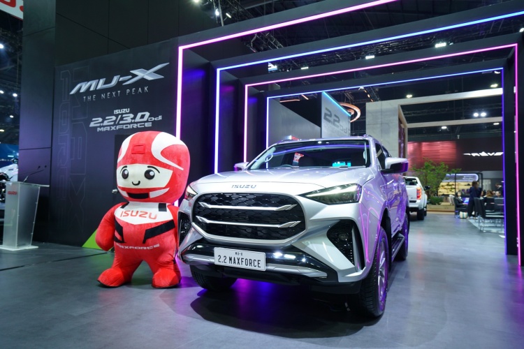 batch_NEW-MU-X-THE-NEXT-PEAK-รุ่น-ELEGANT-4x2-สีเงินโบฮีเมียน-เมทัลลิก-Bohemian-Silver-Metallic-2.2-Ddi-MAXFORCE Isuzu ส่งยนตรกรรใหม่สุดล้ำ และโมดิฟายคาร์หลากรุ่นในงาน Motor Show 2025