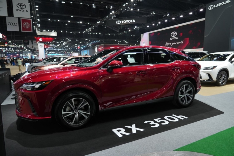 batch_RX-350h-01 Lexus ขนทัพยนตรกรรมขุมพลังหลากหลาย พร้อมมอบประสบการณ์สุดเอ็กซ์คลูซีฟในงาน Motor Show 2025