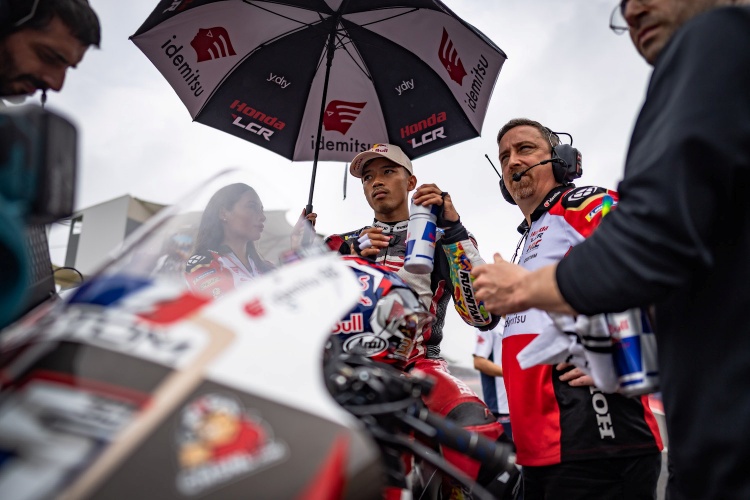 batch_Race-MotoGP-สนาม-3-02 "ก้อง-สมเกียรติ" บิดคว้าอันดับ 16 โมโตจีพี สนาม 3