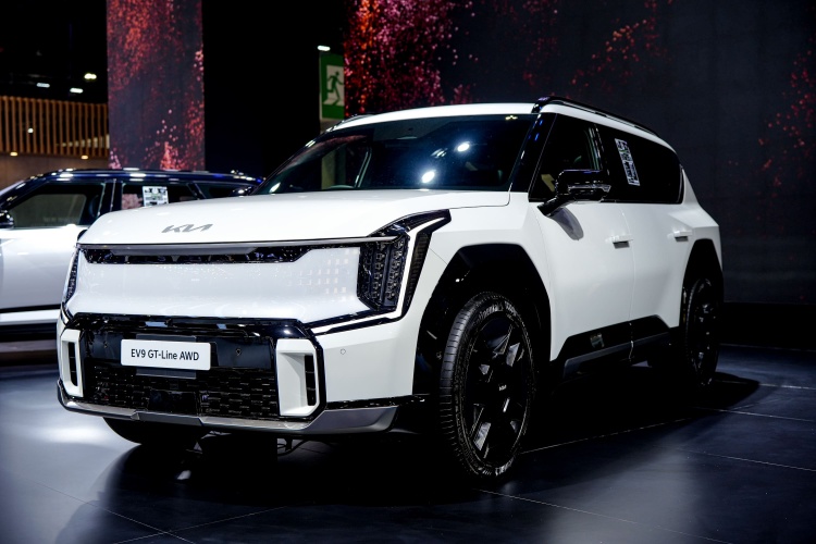 batch_The-Kia-EV9-GT-Line-AWD KIA ขนทัพยานยนต์ครอบครัวพร้อมข้อเสนอสุดเซอร์ไพร์สในงาน Motor Show 2025
