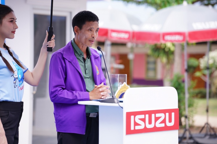 batch_คุณ-ศิขรินทร์-สว่างวงศ์-ผู้อำนวยการโรงเรียนวัดพวงนิมิต-อ.เขาฉกรรจ์-จ.สระแก้ว “อีซูซุให้น้ำ...เพื่อชีวิต” ส่งมอบระบบน้ำดื่มสะอาดแก่โรงเรียนวัดพวงนิมิต จ.สระแก้ว