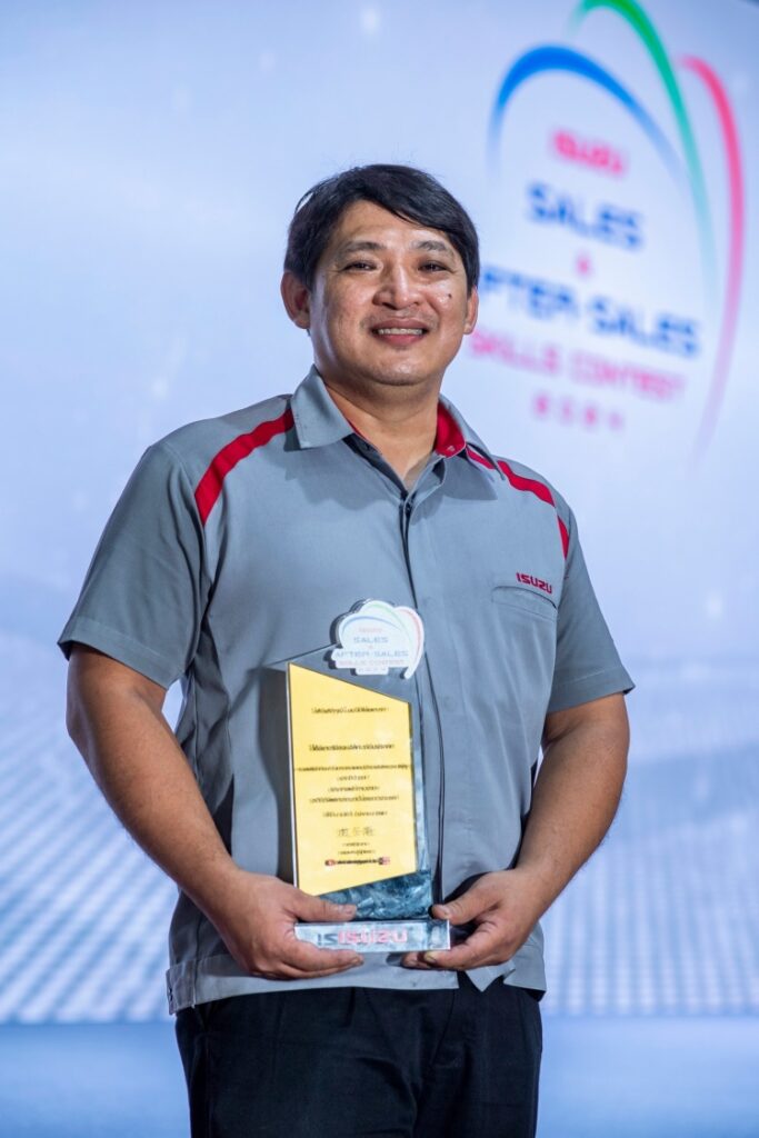 batch_คุณสุวัฒน์-จันทร-683x1024 Isuzu จัดการแข่งขันทักษะด้านการขายและบริการหลังการขายประจำปี 2567