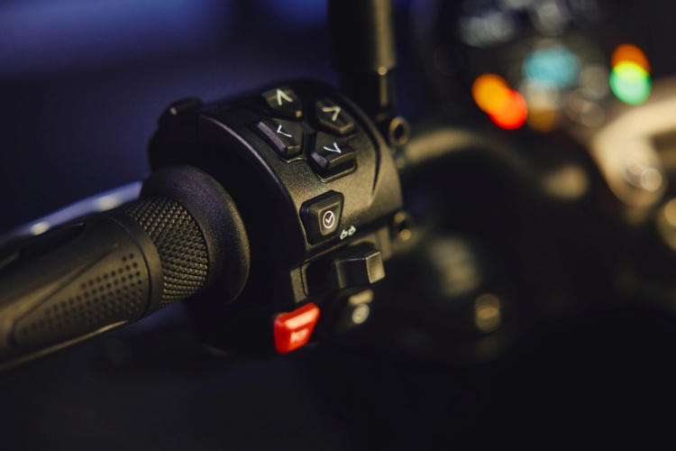 batch_ภาพประกอบบทความ-เจาะลึก-New-Trident-660-และ-New-Tiger-6604 เจาะลึก New Triumph Trident 660 & Tiger Sport 660 อัดแน่นความล้ำ และทรงพลังทะยานสู่ทุกจุดหมาย