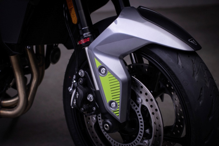 batch_ภาพประกอบบทความ-เจาะลึก-New-Trident-660-และ-New-Tiger-6608 เจาะลึก New Triumph Trident 660 & Tiger Sport 660 อัดแน่นความล้ำ และทรงพลังทะยานสู่ทุกจุดหมาย