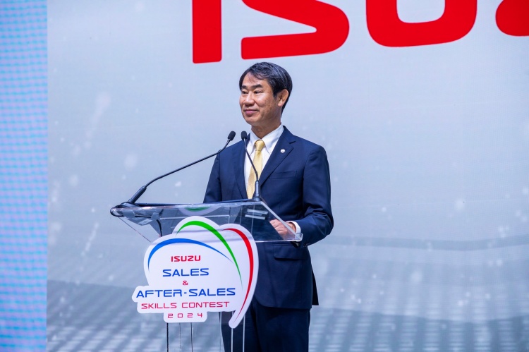 batch_มร.-ทาคาชิ-ฮาตะ-กรรมการผู้จัดการ-บริษัท-ตรีเพชรอีซูซุเซลส์-จำกัด-1-1 Isuzu จัดการแข่งขันทักษะด้านการขายและบริการหลังการขายประจำปี 2567