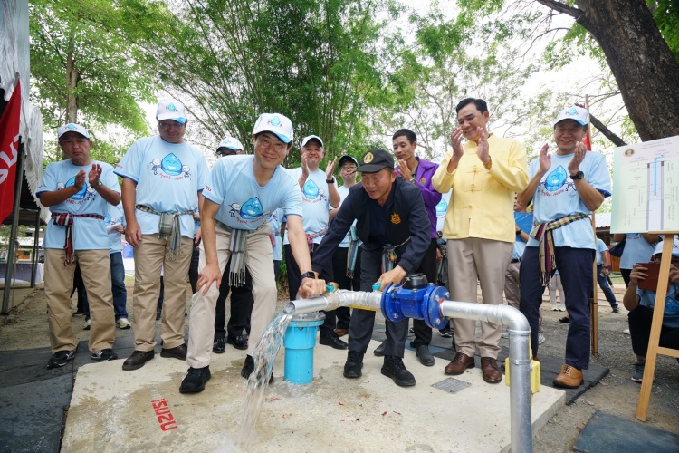 batch_เยี่ยมชมบริเวณโรงเรียน-และรับทราบถึงสถานการณ์น้ำของโรงเรียน-2 “อีซูซุให้น้ำ...เพื่อชีวิต” ส่งมอบระบบน้ำดื่มสะอาดแก่โรงเรียนวัดพวงนิมิต จ.สระแก้ว