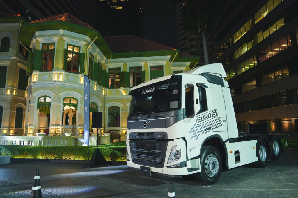 pic-211-1024x683 Volvo Truck เปิดตัวรถบรรทุกมาตรฐานยูโร 5 อย่างเป็นทางการ
