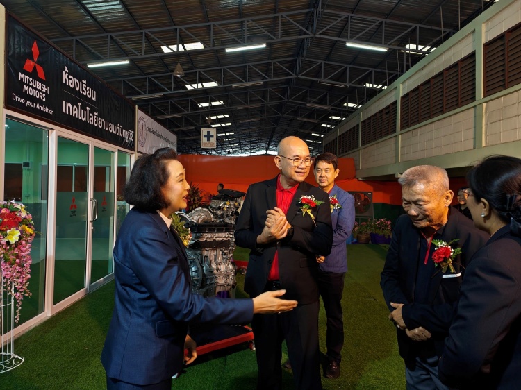 batch_03-MMTh_EngineDonationinNakhonRatchasima Mitsubishi จับมือ ช.พ.น. เปิดศูนย์การเรียนรู้เทคโนโลยียานยนต์มิตซูบิชิ