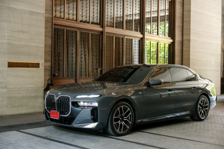 batch_BMW-750e-xDrive-M-Sport-Plug-in-Hybrid-EV-2 BMW ร่วมกับ โรงแรมโรสวูด ส่งมอบ Series 7 รุ่นใหม่ล่าสุดมอบประสบการณ์ที่ดีที่สุดแก่ลูกค้าโรงแรมฯ
