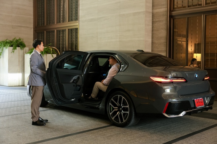 batch_BMW-750e-xDrive-M-Sport-Plug-in-Hybrid-EV-3 BMW ร่วมกับ โรงแรมโรสวูด ส่งมอบ Series 7 รุ่นใหม่ล่าสุดมอบประสบการณ์ที่ดีที่สุดแก่ลูกค้าโรงแรมฯ