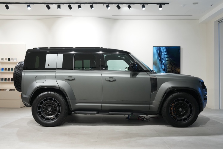 batch_Defender-OCTA-Edition-One_Event-Day_05 Land Rover Defender OCTA Edition One เผยโฉมครั้งแรกในไทยพร้อมโชว์รูมโฉมใหม่อย่างเป็นทางการ