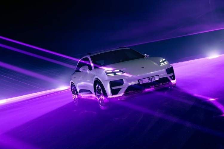 batch_Electrifying-spectacle-of-speed-and-sound-with-David-Guetta4 Porsche "Speed of Light"  โชว์สุดเร้าใจแห่งความเร็วและเสียงโดย David Guetta