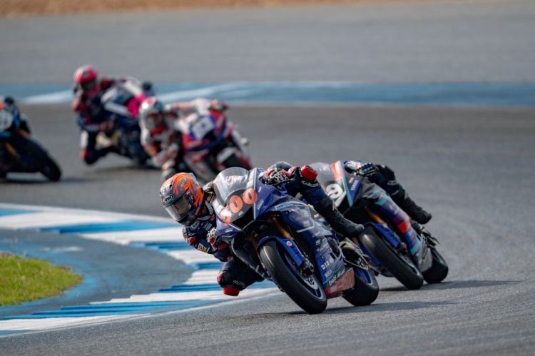 batch_S__534609928 “ตี-อนุภาพ" ฝ่าฝนเซฟท็อปไฟว์เรซสุดหิน ARRC 2025 เรซแรกที่บุรีรัมย์