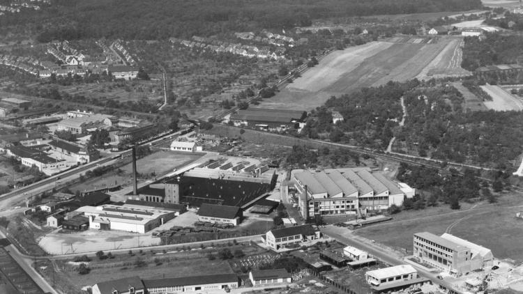 batch_View-of-the-Porsche-site-in-Zuffenhausen-in-1956 75 ปีแห่งการผลิต Porsche ที่ Zuffenhausen
