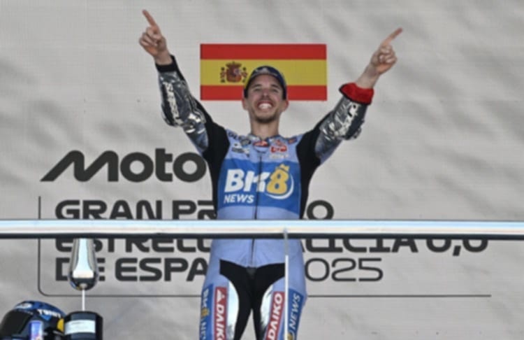 batch_9f47d6b8-5025-412b-95fb-ebd4863075e9 อเล็กซ์ มาเกซ สุดปลื้มคว้าแชมป์แรก โมโตจีพี 2025 ที่สเปน
