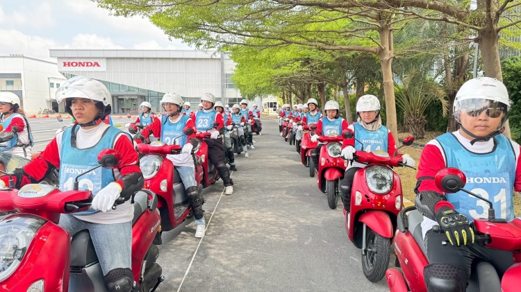 batch_Driving-License-Training-for-Community-and-School-5 ไทยฮอนด้า เดินหน้าส่งเสริมการขับขี่ปลอดภัย จัดอบรมเพื่อรับใบขับขี่สำหรับชุมชนและสถานศึกษา