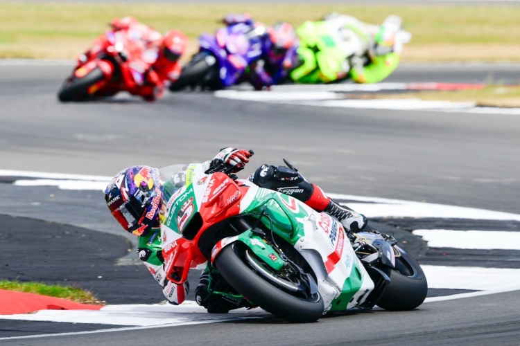 batch_Race-สนาม7-01 “ฮอนด้า” แรงต่อเนื่อง! คว้าโพเดียม MotoGP 2 สนามติด “ซาร์โก” ซิวรองแชมป์ “ก้อง-สมเกียรติ” ฮึดสู้จบเรซ
