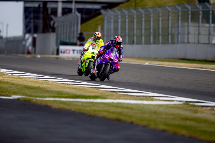 batch_S__540729373 “กวาร์ตาราโร” รีดฟอร์มเก่งคว้าโพล โมโตจีพี 3 สนามติด ก่อนบู๊เดือดคว้าแต้ม สปรินต์เรซ