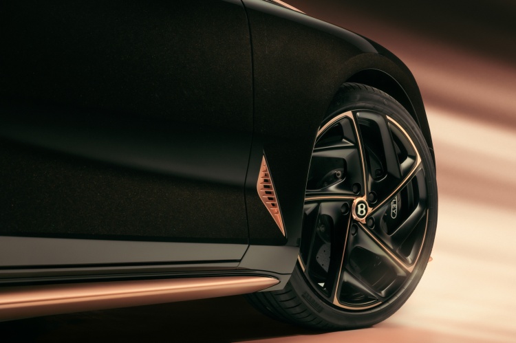 batch_The-Black-Rose-Batur-6 Bentley The Black Rose สุดยอดแกรนด์ทัวเรอร์ หรูล้ำด้วยการตกแต่งทองคำโรสโกลด์แบบ 3 มิติ