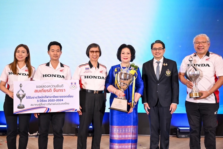 batch_นักกีฬาอาชีพชายยอดเยี่ยม-3-ปีซ้อน-03 “ก้อง-สมเกียรติ” คว้ารางวัล นักกีฬาอาชีพชายยอดเยี่ยม 3 ปีซ้อน