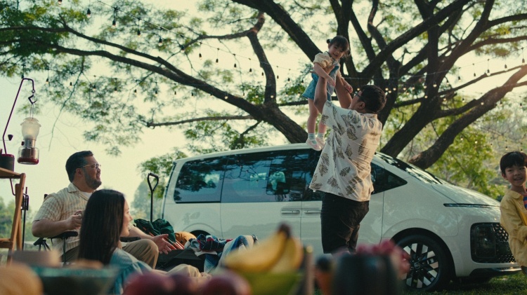 batch_รูปภาพประกอบข่าว_Hyundai-Staria-TVC_1 Hyundai Staria สานสายใยรักของครอบครัวส่งต่อคุณค่าจากรุ่นสู่รุ่น