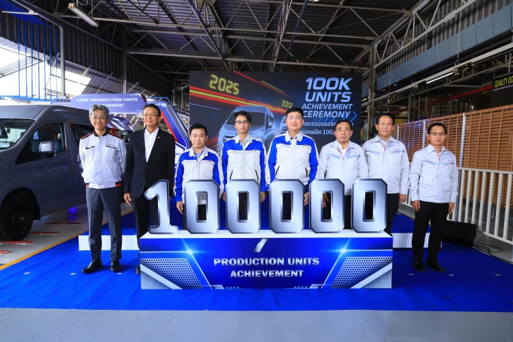batch_1-ปก-1 โตโยต้า ออโต้ เวิคส ประเทศไทย ฉลองยอดผลิต Toyota Commuter 100,000 คัน