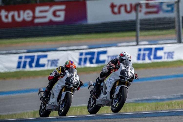 batch_16.ss250_No32-พชรกร เกมพลิก! NEXZTER BRIC Superbike แลกกันสุดมันส์ “อนุชา” โชว์เก๋า ซิ่งแทร็กฝนคว้าชัยรุ่นใหญ่เปิดหัวฤดูกาล