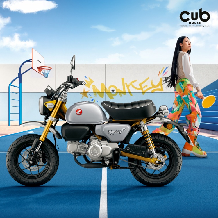 batch_2025_Monkey-Silver-Yellow-Lifestyle-Photo-3 New Honda Monkey ‘Moonlit Silver’ สะกดทุกสายตาด้วยความซนสุดคลาสสิก