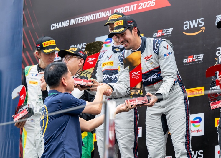 batch_6-1-โพเดียม-ผู้ว่าบุรีรัมย์เจ้าชาย GT World Challenge Asia 2025 บทสรุปสนามไทยสุดประทับใจทุกโมเมนต์