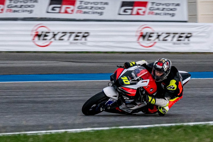 batch_6.SB1-Pro-อนุชา เกมพลิก! NEXZTER BRIC Superbike แลกกันสุดมันส์ “อนุชา” โชว์เก๋า ซิ่งแทร็กฝนคว้าชัยรุ่นใหญ่เปิดหัวฤดูกาล