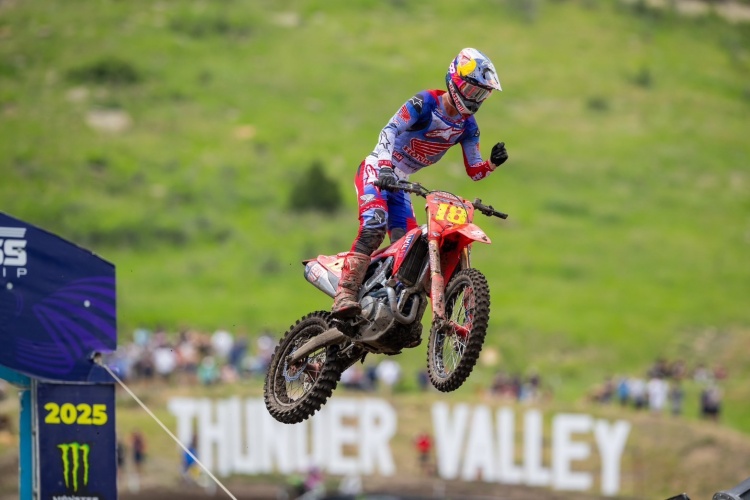 batch_AMA-MX-2025-สนาม-3-3 “เจ็ตต์ ลอว์เรนซ์” บิด Honda CRF450R ฉีกคู่แข่งเหมาชัยชนะ AMA MX 2025 สนามที่ 3