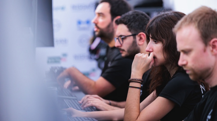 batch_Cristina-Manas-Fernandez-and-her-team จากสนามแข่งสู่อนาคต เส้นทาง Formula E ของนิสสัน กับภารกิจขับเคลื่อนอนาคตแห่งการเดินทาง