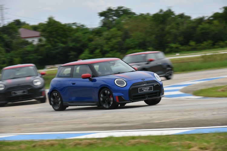 batch_MINI-JCW-Track-Day-21 มินิ ประเทศไทย พามินิสเตอร์ปลุกความเป็นนักแข่งใน MINI John Cooper Works Track Day