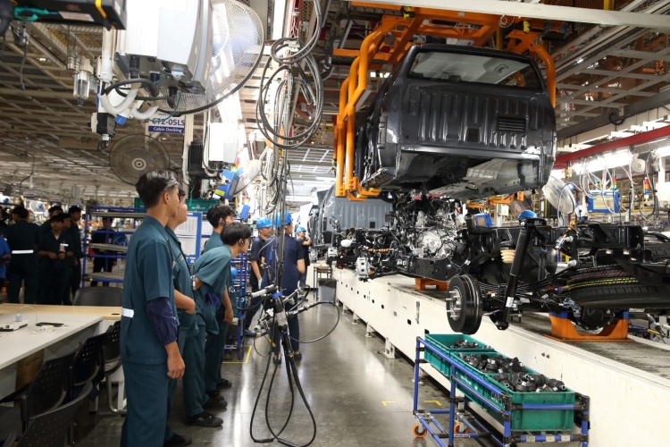 batch_MOU-6 Ford สานต่อโครงการ ‘เปลี่ยนความรู้ สู่อาชีพ’ ปีที่ 8 มอบทุนการศึกษาต่อเนื่องแก่วิทยาลัยเทคนิคสัตหีบ