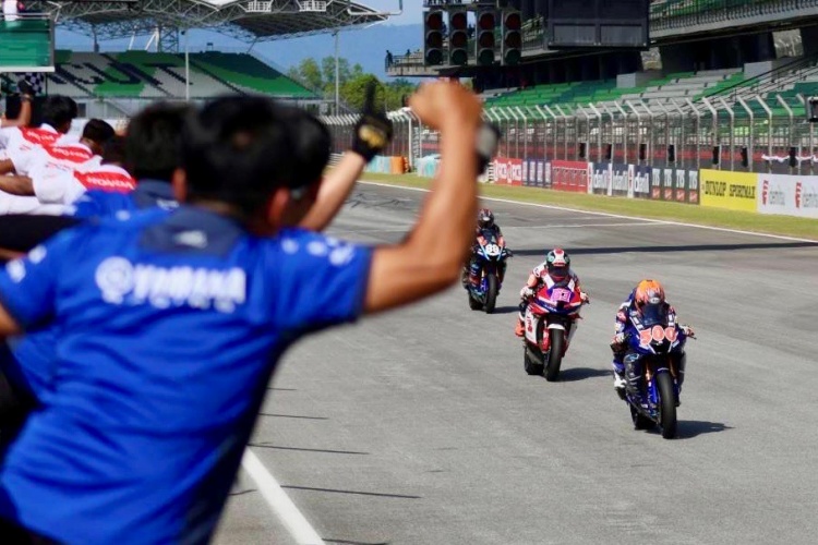 batch_S__542801931 “ทัพนักบิดไทยยามาฮ่า” พลิกเกมสุดโหด ARRC 2025 สนามเซปังฯ