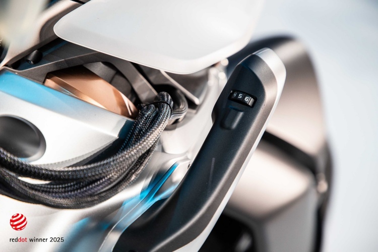 batch_S__549978125 MOTOROiD2 คว้ารางวัล Red Dot Award ด้านการออกแบบนวัตกรรมแนวคิด เป็นครั้งที่ 5 ของยามาฮ่า