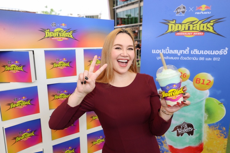 batch_คุณทาทา-ยัง-4-1 ‘กาแฟพันธุ์ไทย’ คอลแลป ‘กระทิงแดง’ ส่งเมนู ‘ดีดศาสตร์’ เปิดประสบการณ์ความดีด